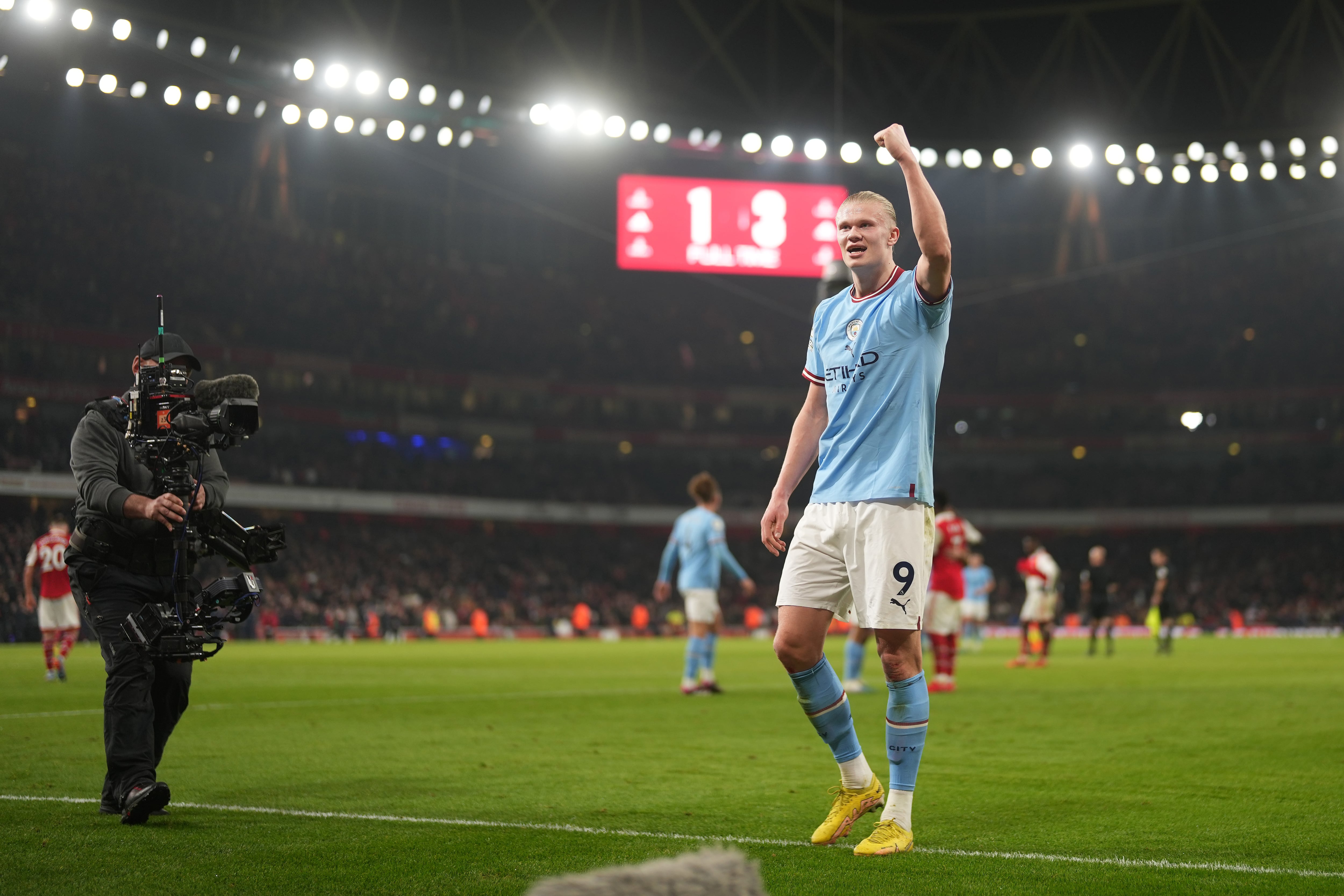 Erling Haaland celebra su gol ante el Arsenal.