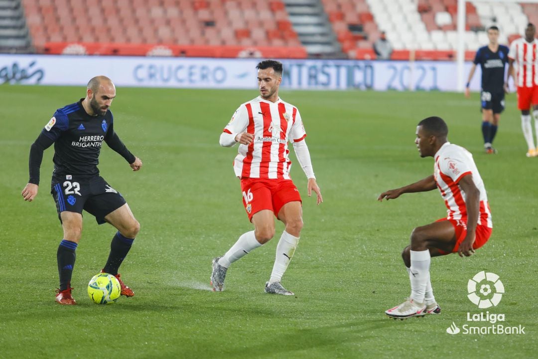 El conjunto berciano comenzó con derrota en un mal partido en Almería