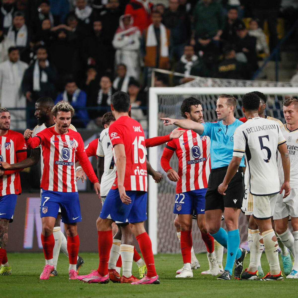 La curiosa reflexión de Manu Carreño tras la poca intervención del VAR en los partidos de Supercopa: "Me parece que se lo van a pensar más"