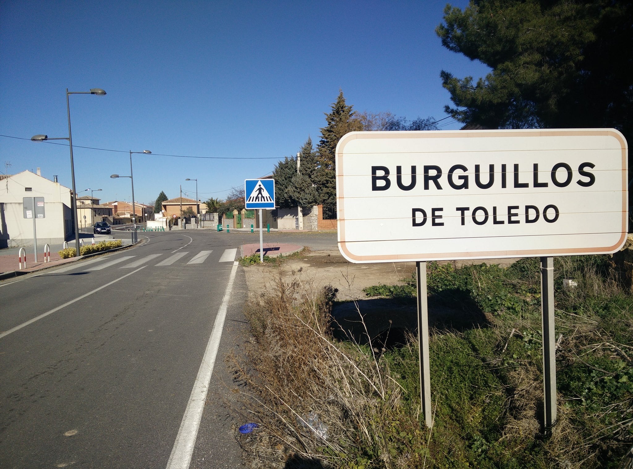 Imagen de archivo del cartel de bienvenida del municipio de Burguillos de Toledo