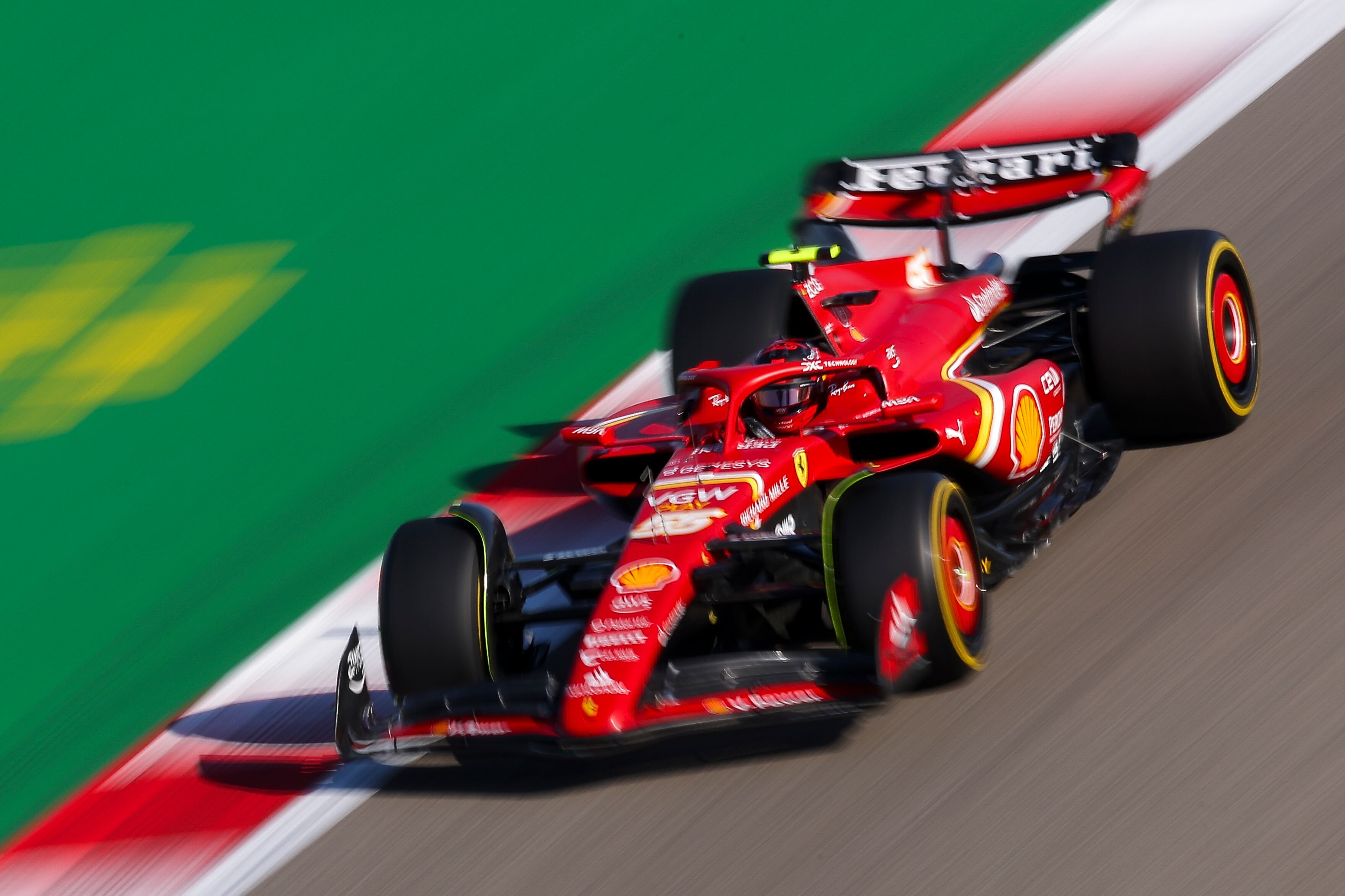 Carlos Sainz se impone en los últimos libres del GP de Bahréin con un Alonso que termina segundo. (Photo by Eric Alonso/Getty Images )