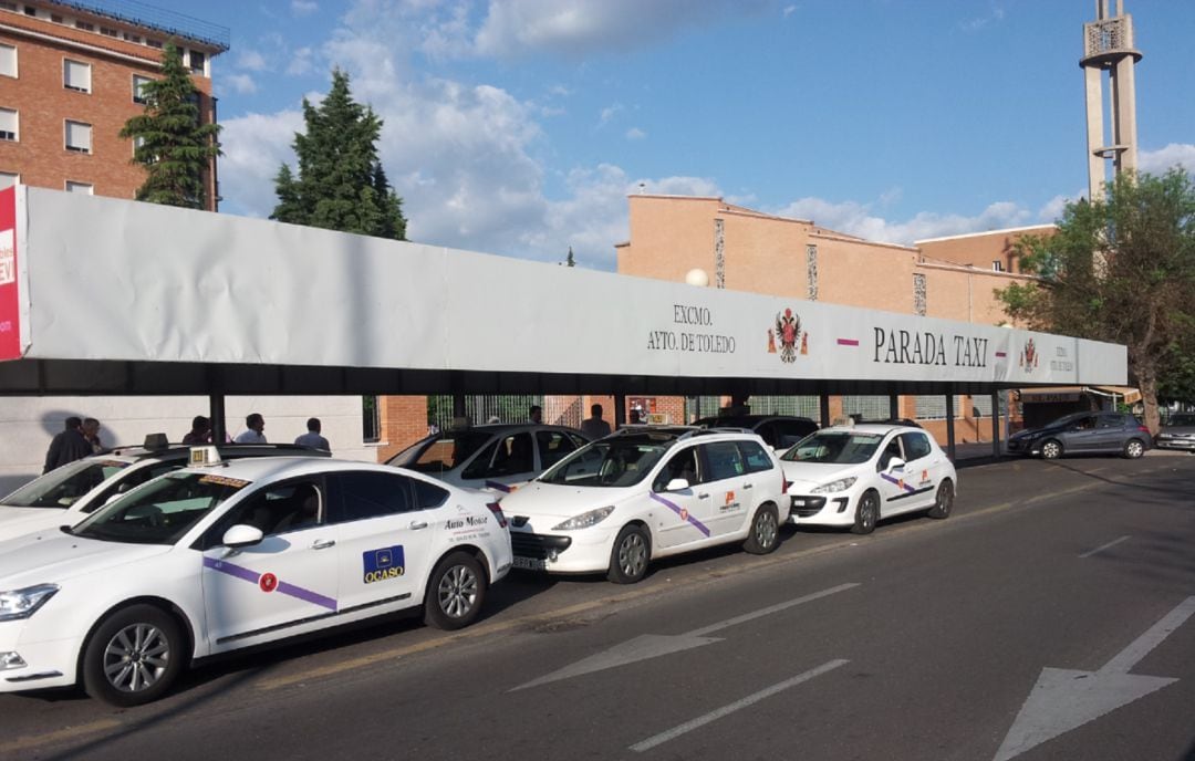 Parada de taxis en Toledo