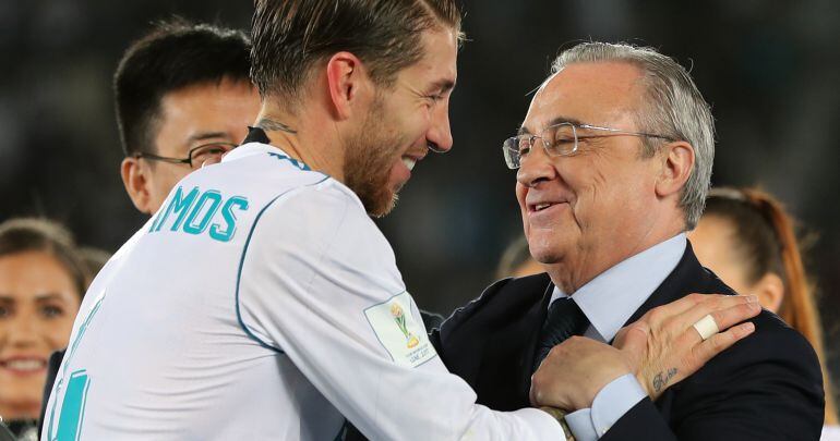 Sergio Ramos y Florentino Pérez, tras la final del Mundial de Clubes.