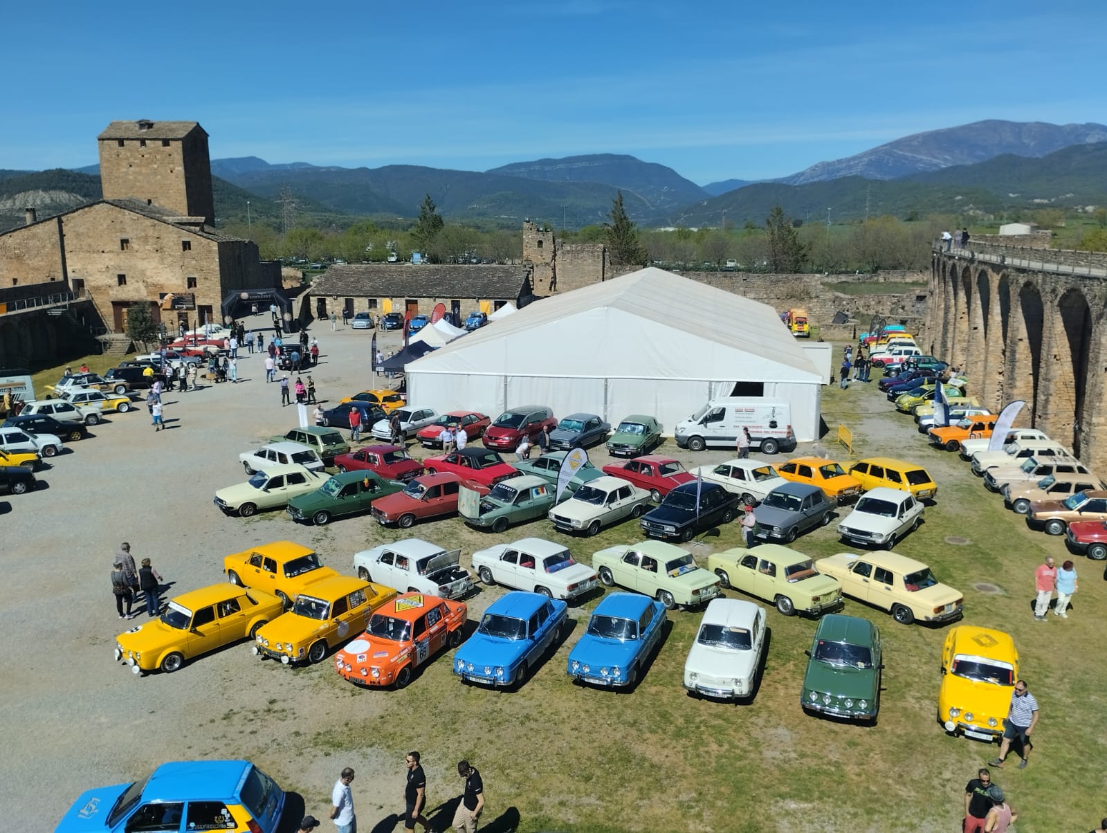 Encuentro Renault en el Castillo de Aínsa en 2024