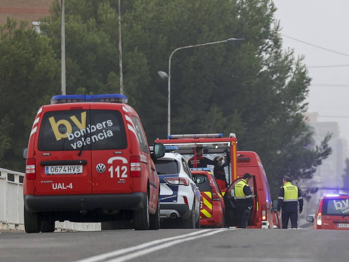"No hemos podido hablar con él y no sabemos si es un problema de cobertura o que le ha pasado algo": sin noticias de muchas personas atrapadas por la DANA en Valencia