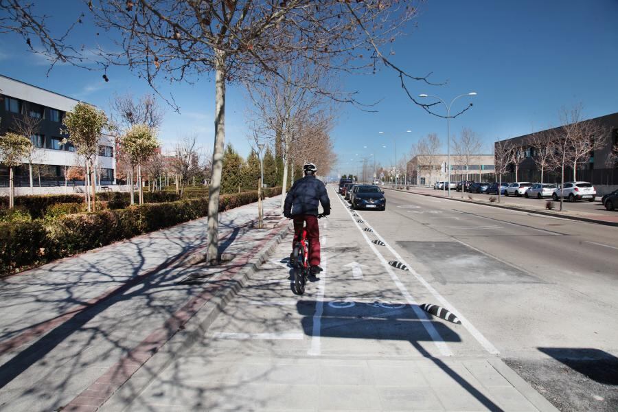 Carril bici en una de las avenidas de Alcobendas