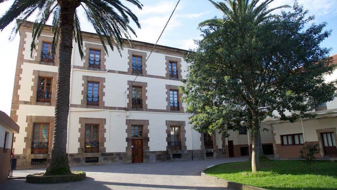 Colegio Aspostolado de los Sagrados Corazones de Ceceñas.