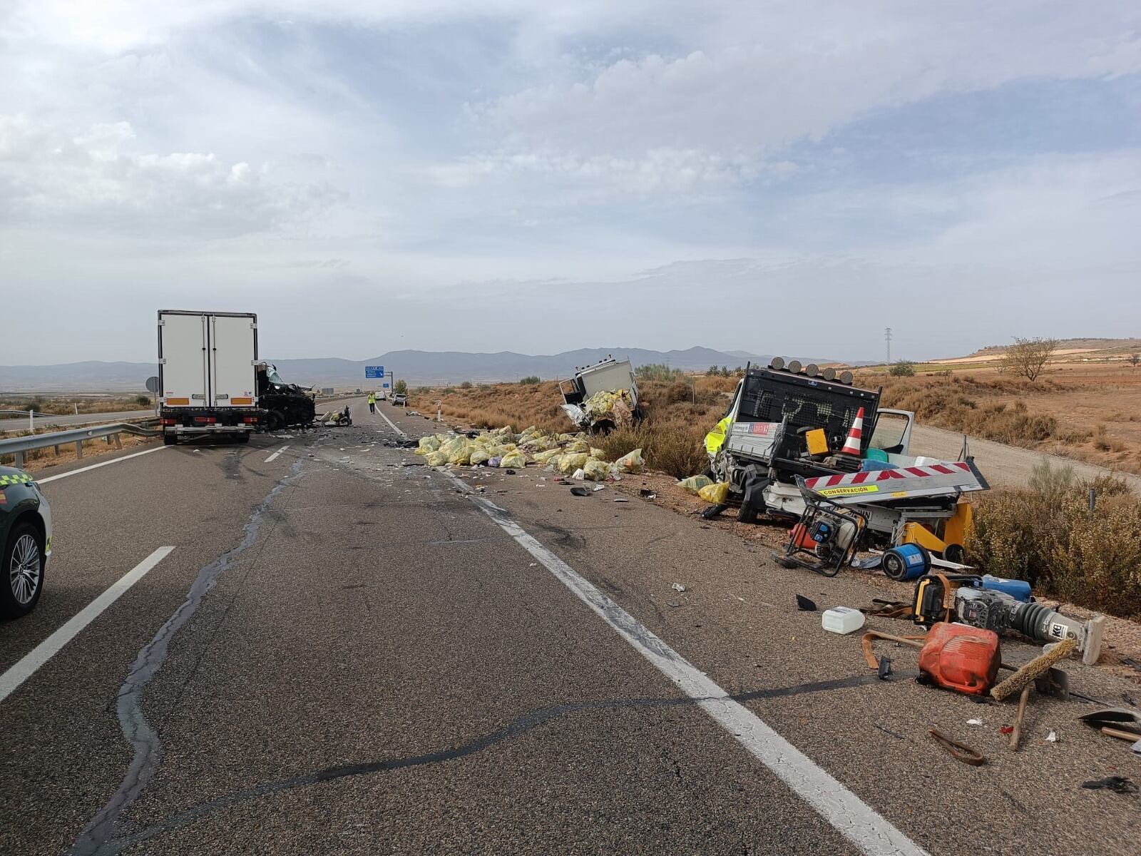 Arrollados por un camión 3 trabajadores de carreteras, uno grave, en Longares (Zaragoza)