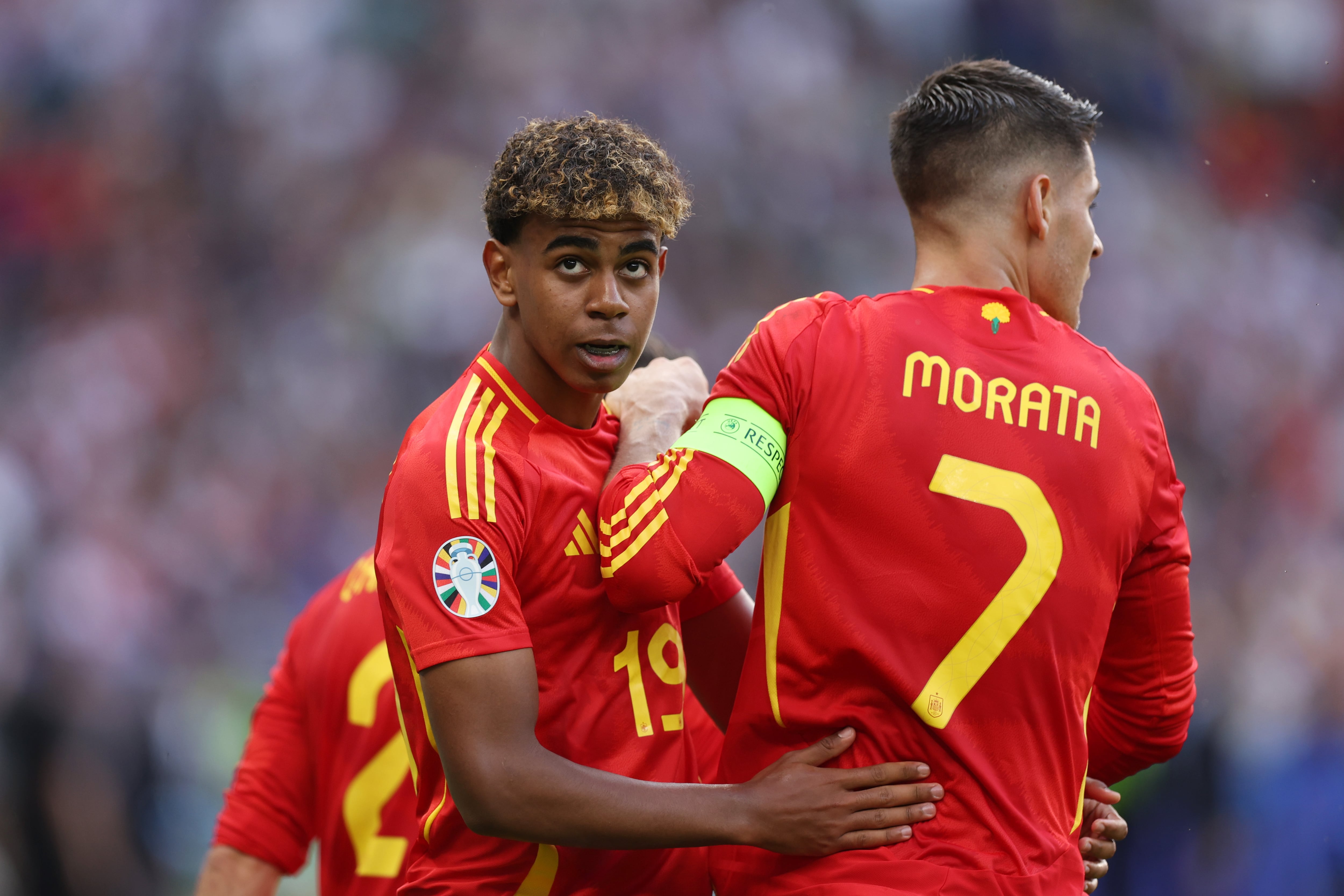 Lamine Yamal y Álvaro Morata, durante el España - Croacia