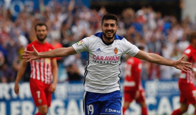 Papunashvili, el mejor del partido, celebra su gol