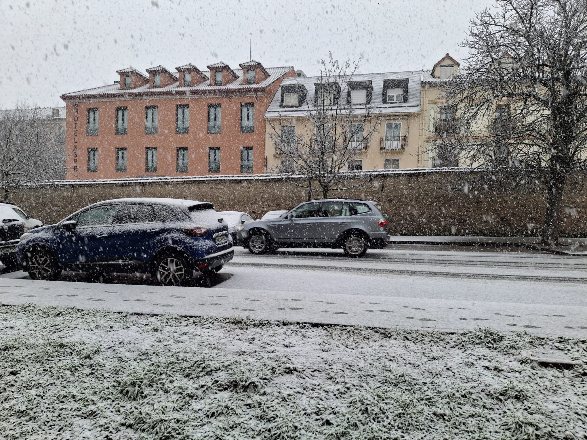 La nieve complica el tráfico en la provincia de Segovia