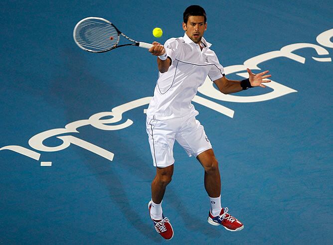 Djokovic, durante el partido ante Federer en Abu Dabi