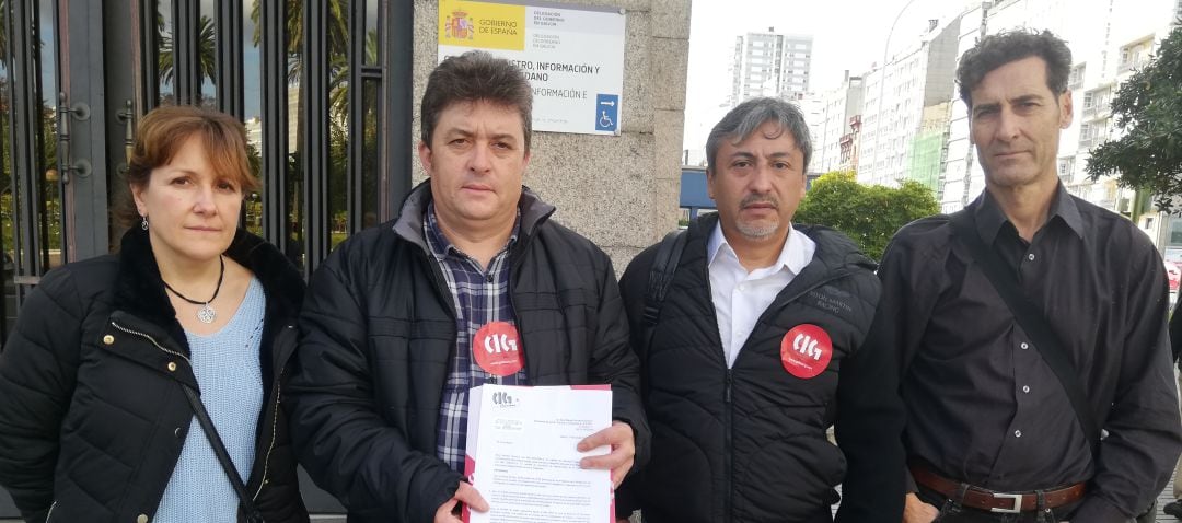 Representantes de CIG Correos ante la Delegación del Gobierno