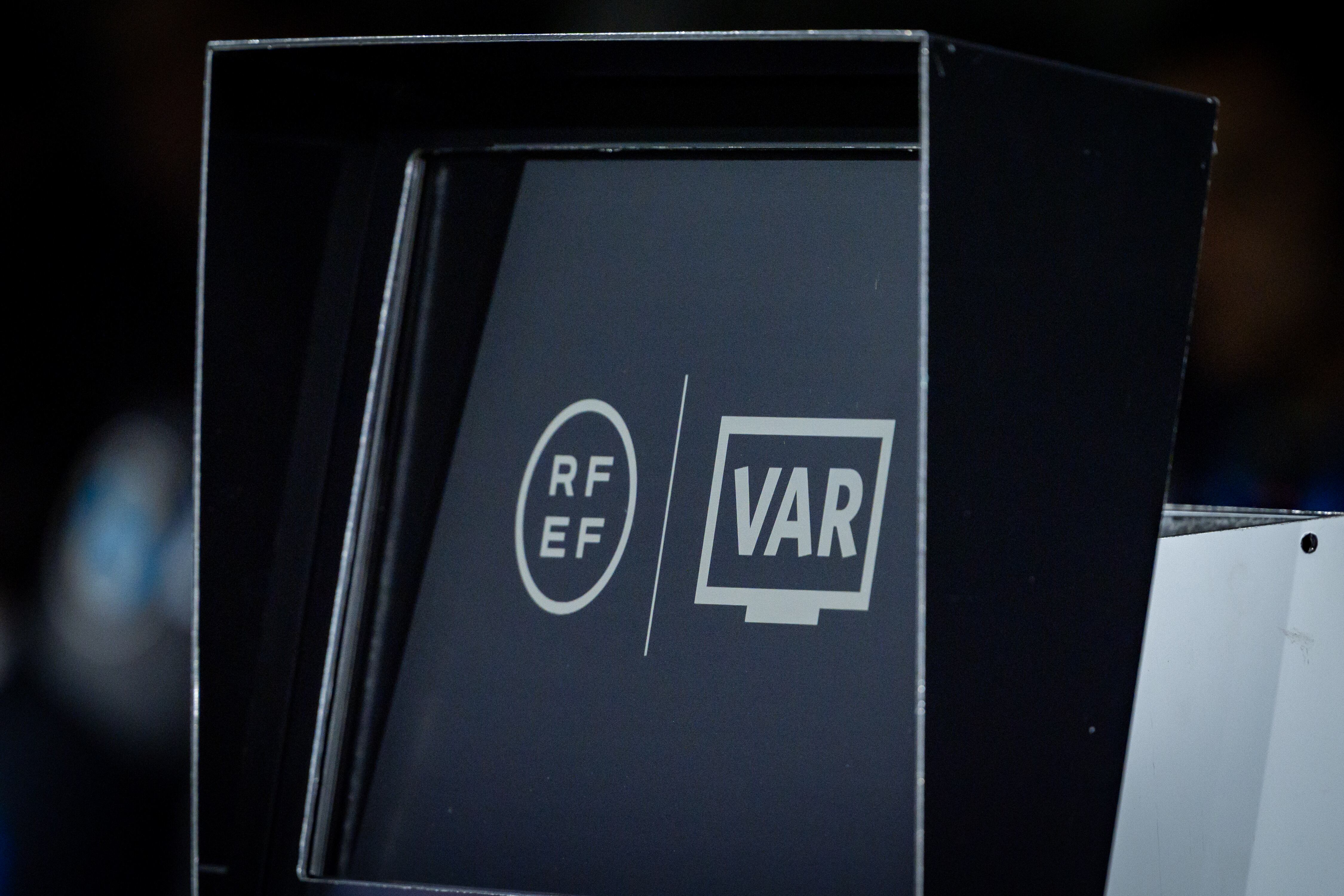 Esta es la plantilla del nuevo cuerpo específico de árbitros VAR de LaLiga. (Alberto Gardin/NurPhoto via Getty Images)