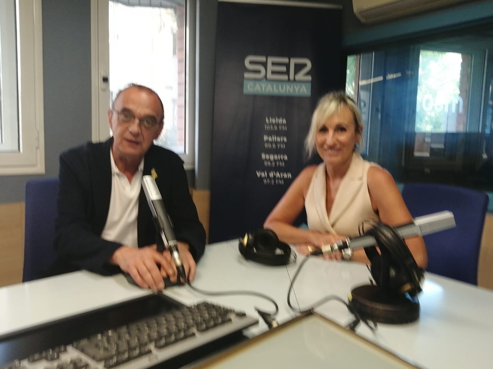 L'alcalde de Lleida, Miquel Pueyo, amb la directora en funcions de Ràdio Lleida i directora de Ser Penedés-Garraf, Núria Camps