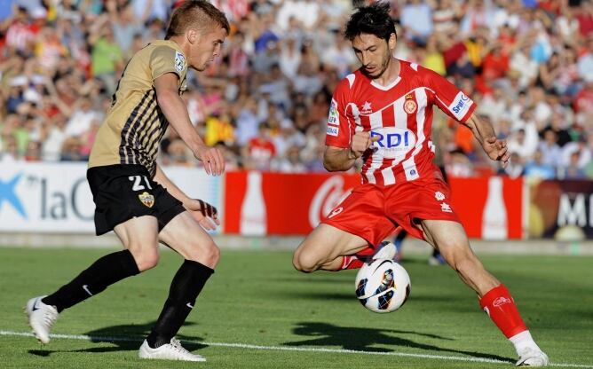 Gunino, defensa de l&#039;Almeria, lluita contra Gerard Bordas