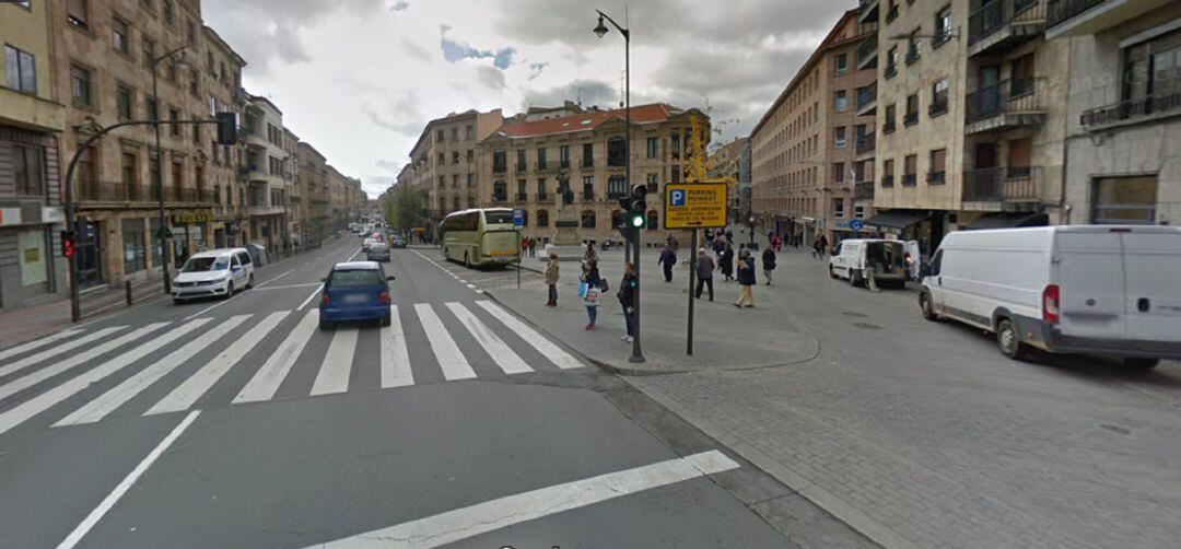Confluencia de Gran Vía y Azafranal, calles del centro de Salamanca.