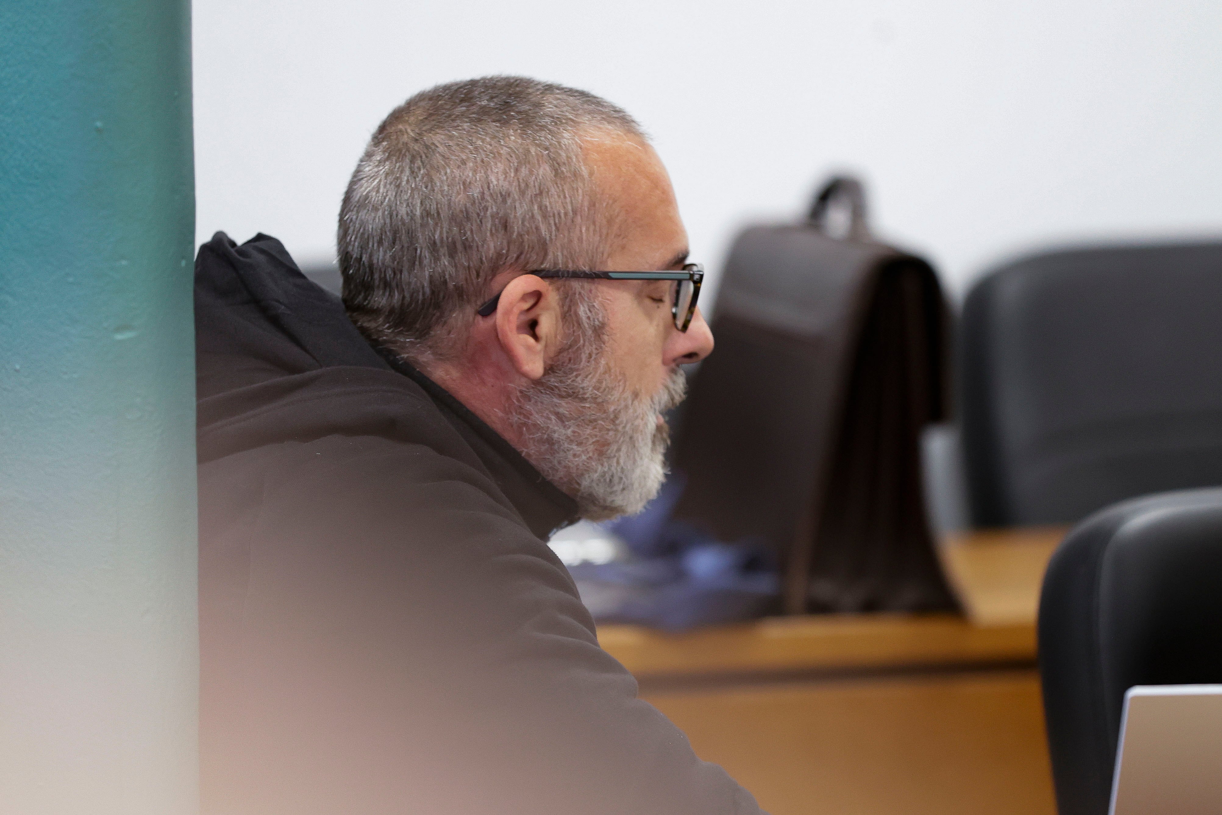 A CORUÑA, 15/10/24.- Un hombre se enfrenta en la Audiencia Provincial de A Coruña a 25 años de prisión por el supuesto asesinato de su pareja, una mujer del barrio coruñés de O Birloque, en 2021. EFE/Cabalar
