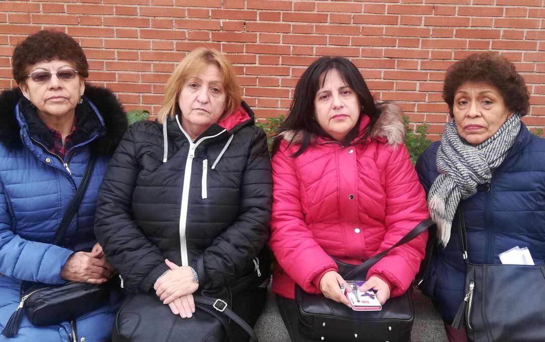Rosa, Norma, Magali y Teresa llevan años limpiando las oficinas de la CNMV
