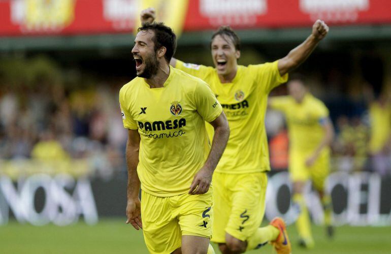 Mario celebra su gol frente al Athletic de Bilbao, durante el partido en El Madrigal