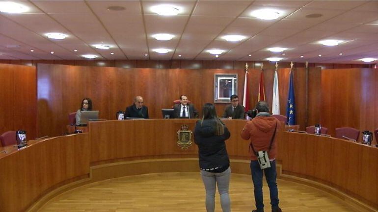 El alcalde preside el pleno de aprobación de los Vigueses Distinguidos