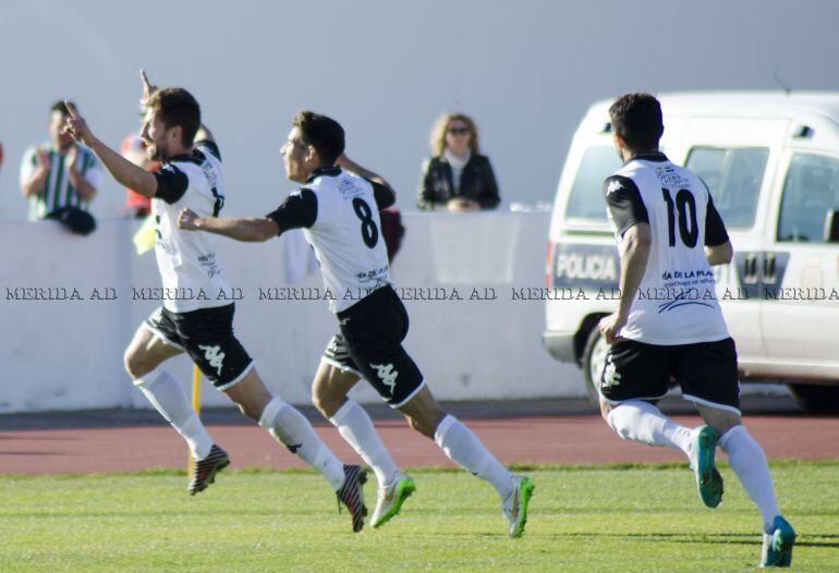 Pedro Conde celebra el gol de la victoria