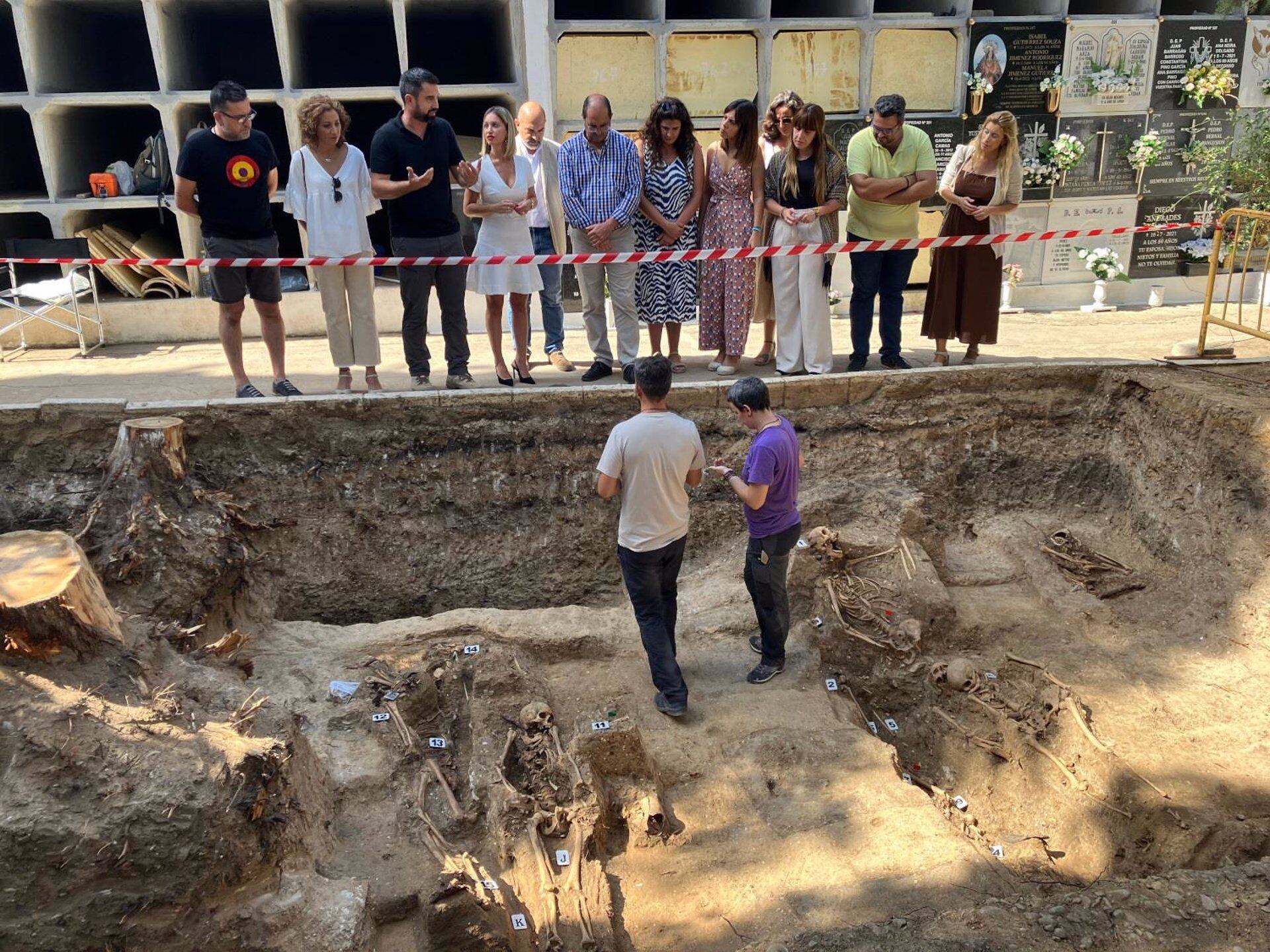 Localizados Los Restos De, Al Menos, 15 Personas Represaliadas En El Cementerio de Villamartín