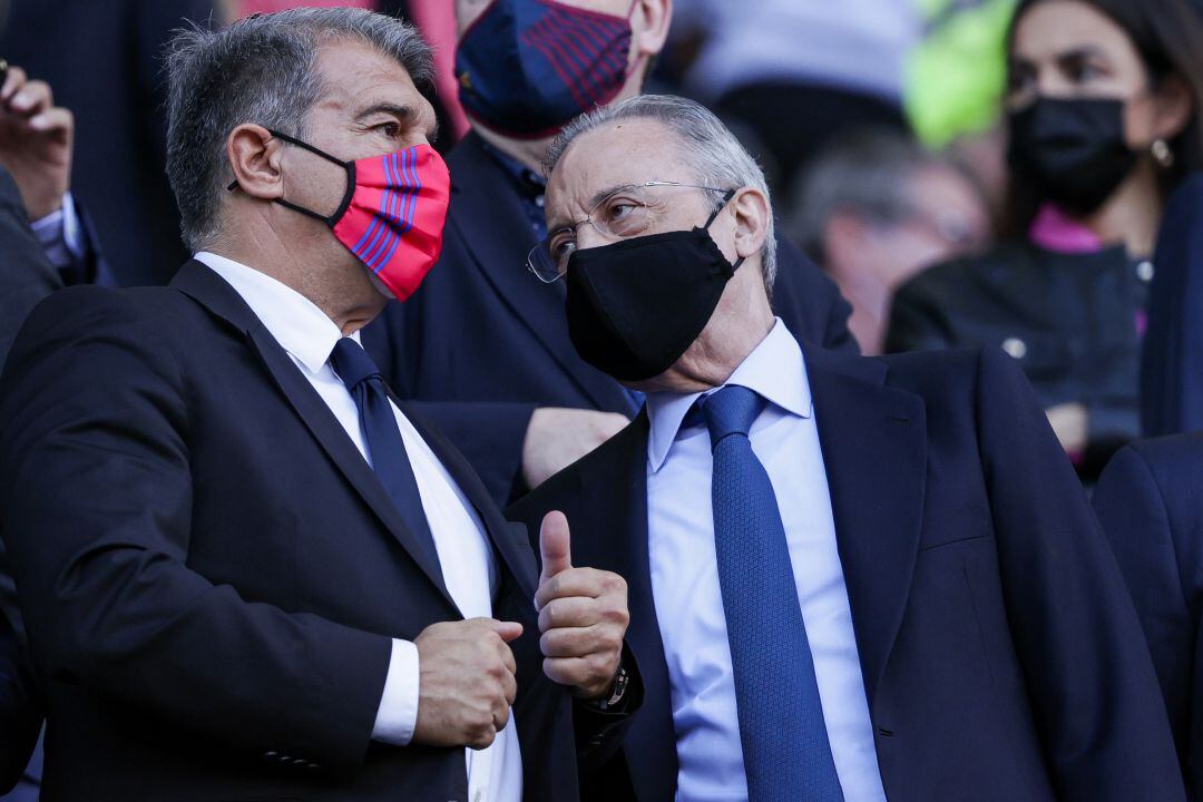 Joan Laporta y Florentino Pérez, durante el Clásico en el Camp Nou. 