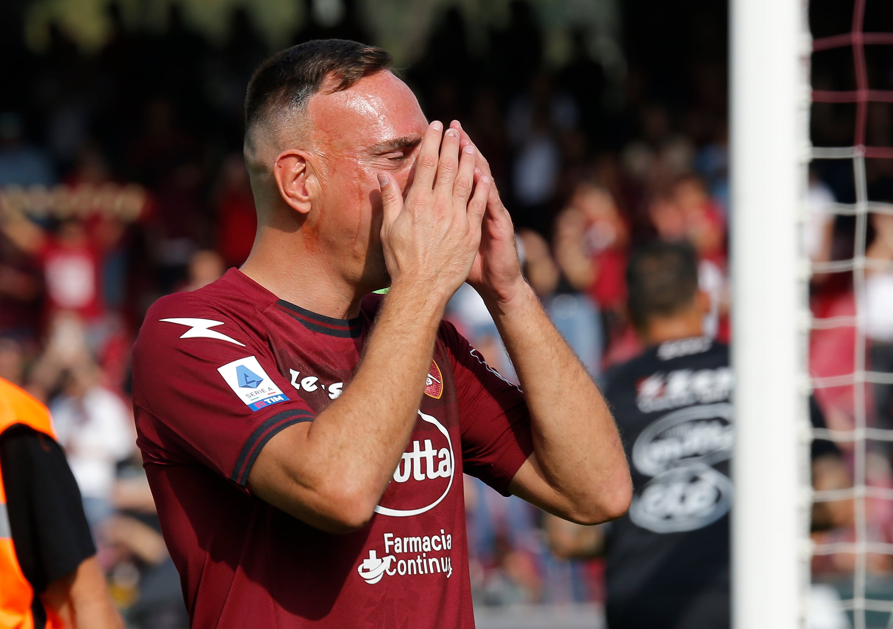 Ribery, entre lágrimas en su último partido con la Salernitana.