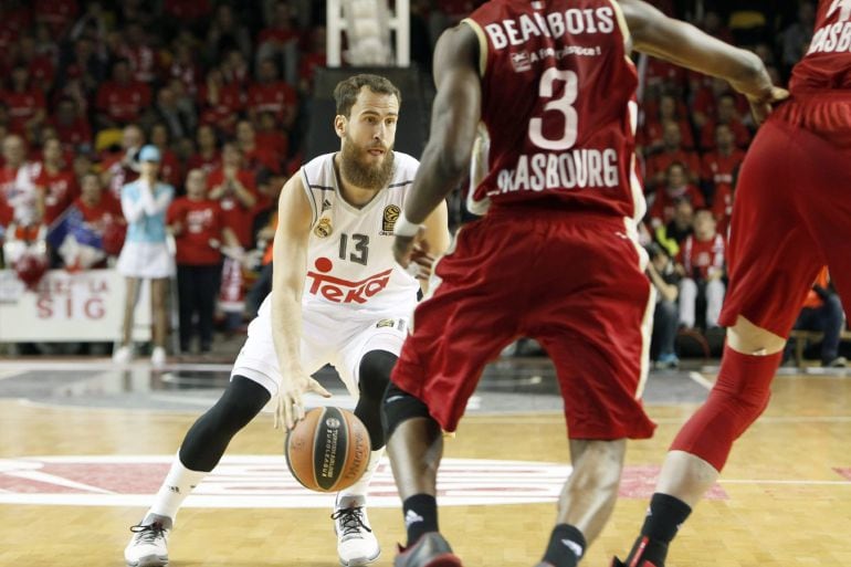 Sergio Rodríguez en acción durante el partido ante el Estrasburgo