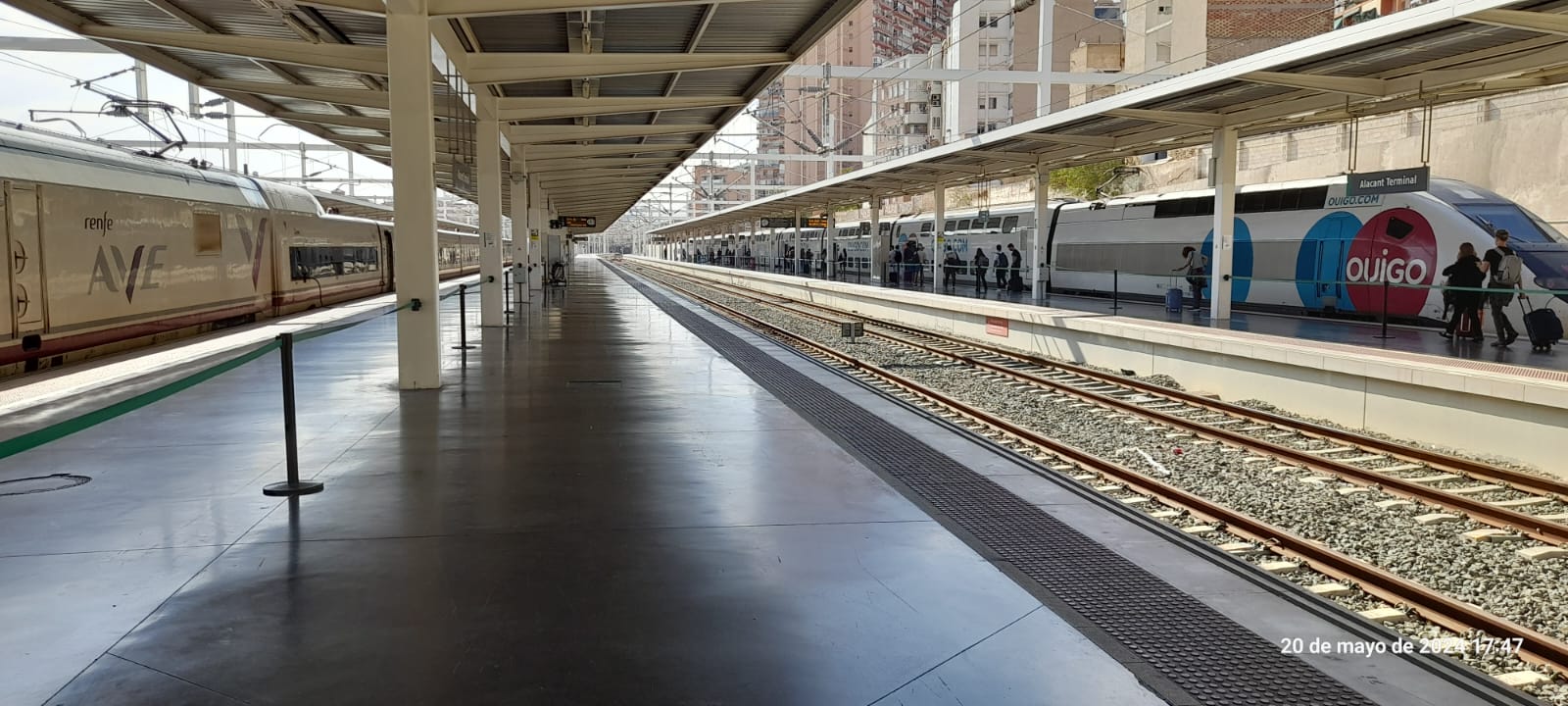 Andenes y vías de alta velocidad de la estación de Alicante