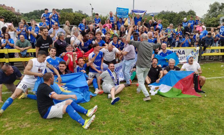 La UD Socuéllamos celebra en el ascenso en tierras cántabras