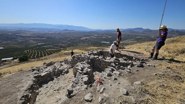 Trabajos en el yacimiento de El Fontanar (Jódar)