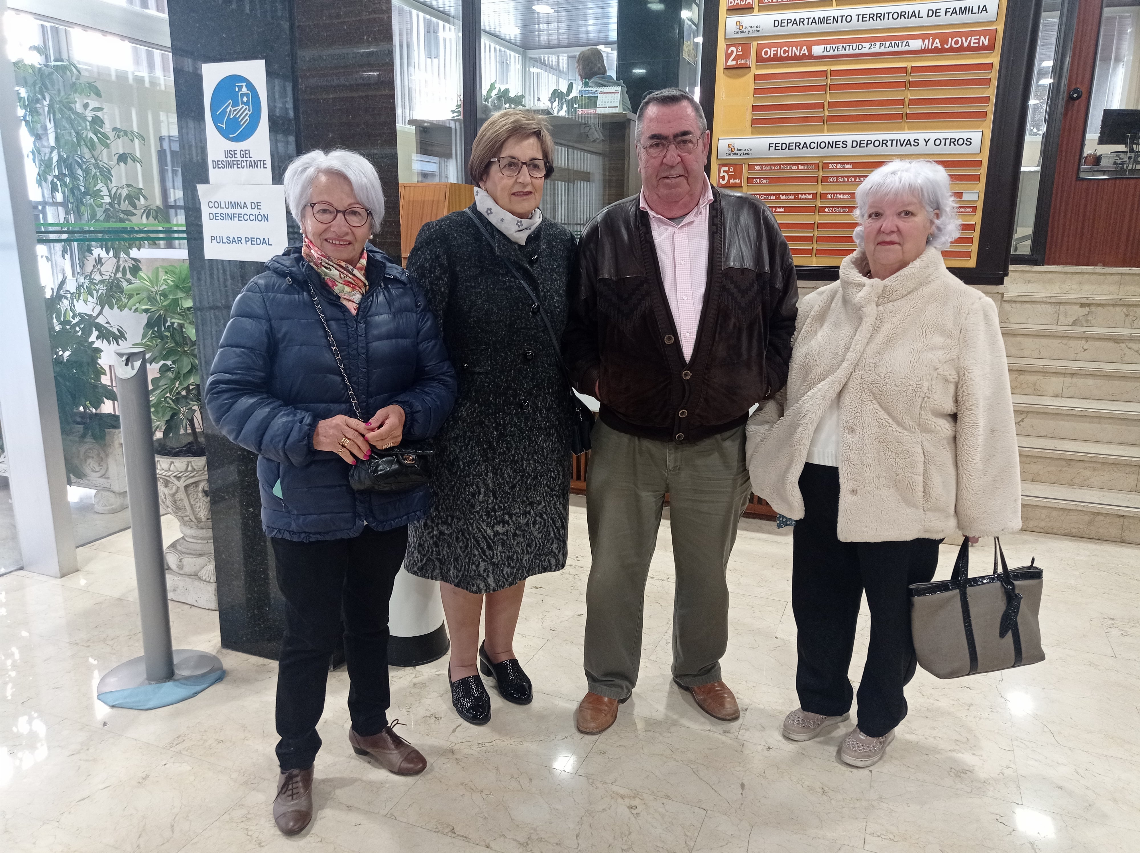 De izda. a dcha.: Encarni Arnáiz, Mª Soledad Calleja (pta), Graciano de la Fuente (vocal) y Manoli Ponce antes de comenzar la asamblea de la Federación Provincial de Jubilados y Pensionistas