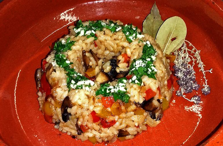 Arroz con champiñones y verduras.