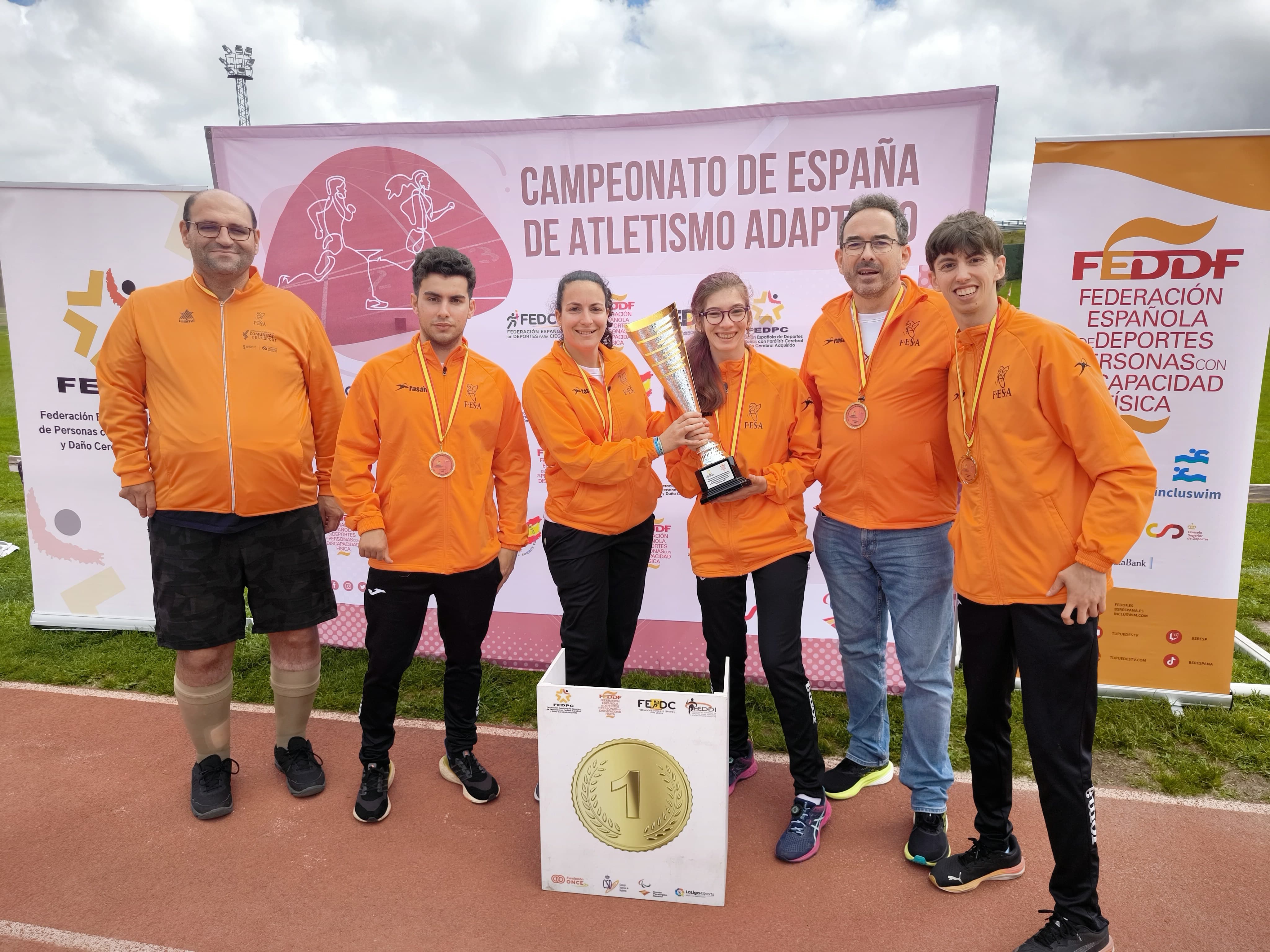 Los atletas del CAX, campeones de España