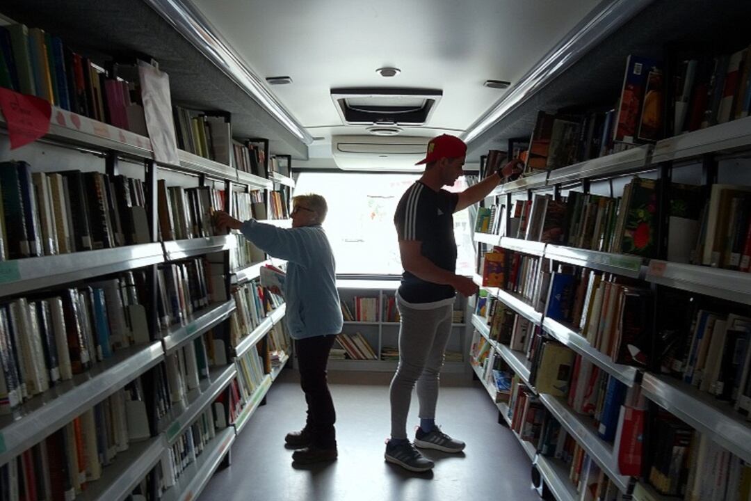 Todas las generaciones entre los libros