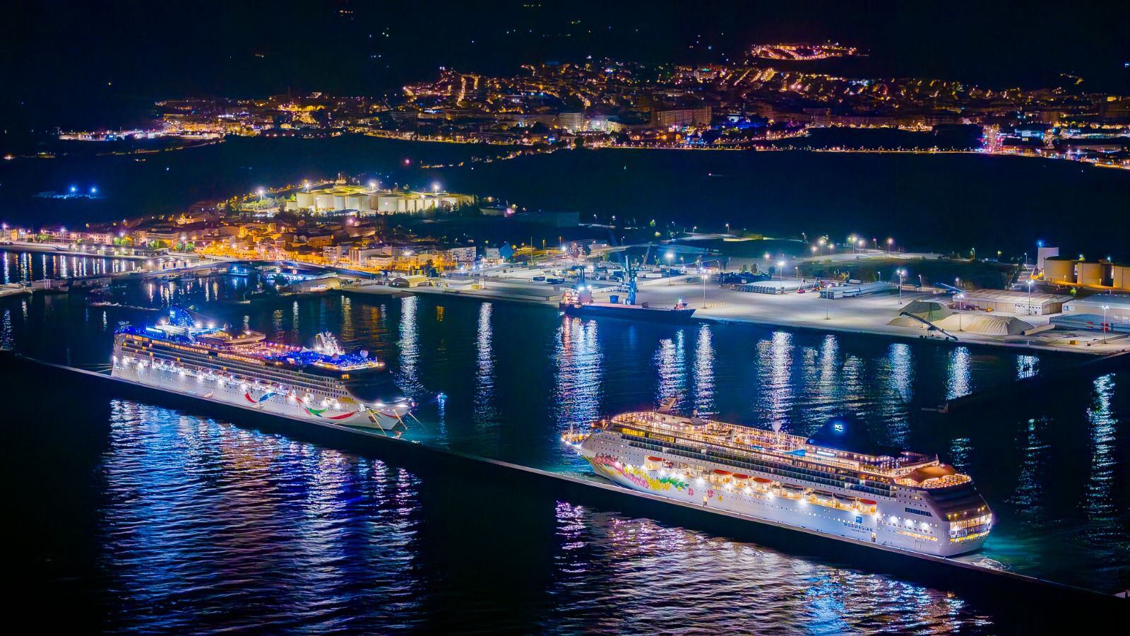 Doble escala de cruceros en el Puerto de Motril. FOTO: Autoridad Portuaria