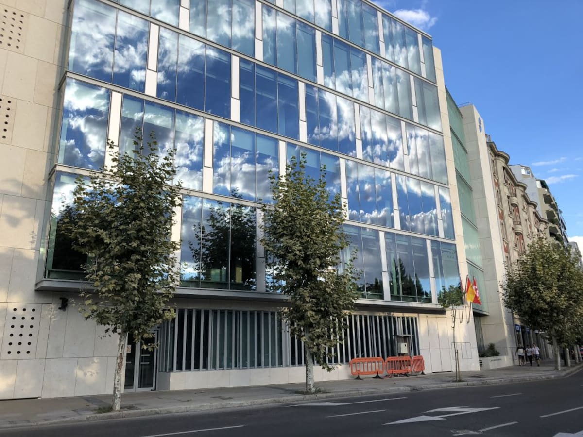 El INSS se abre este lunes en la Avenida de la Facultad pese a las disputas con la constructora