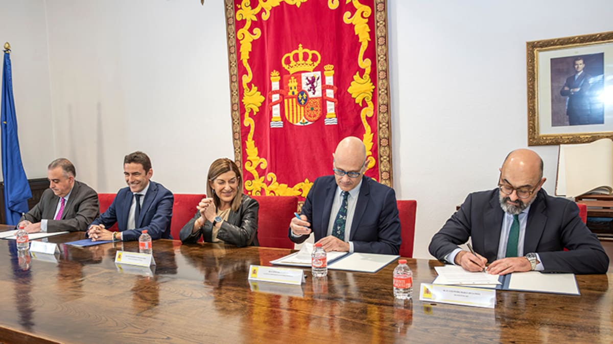 Aprobado un acuerdo para suprimir cuatro pasos a nivel en Los Corrales de Buelna