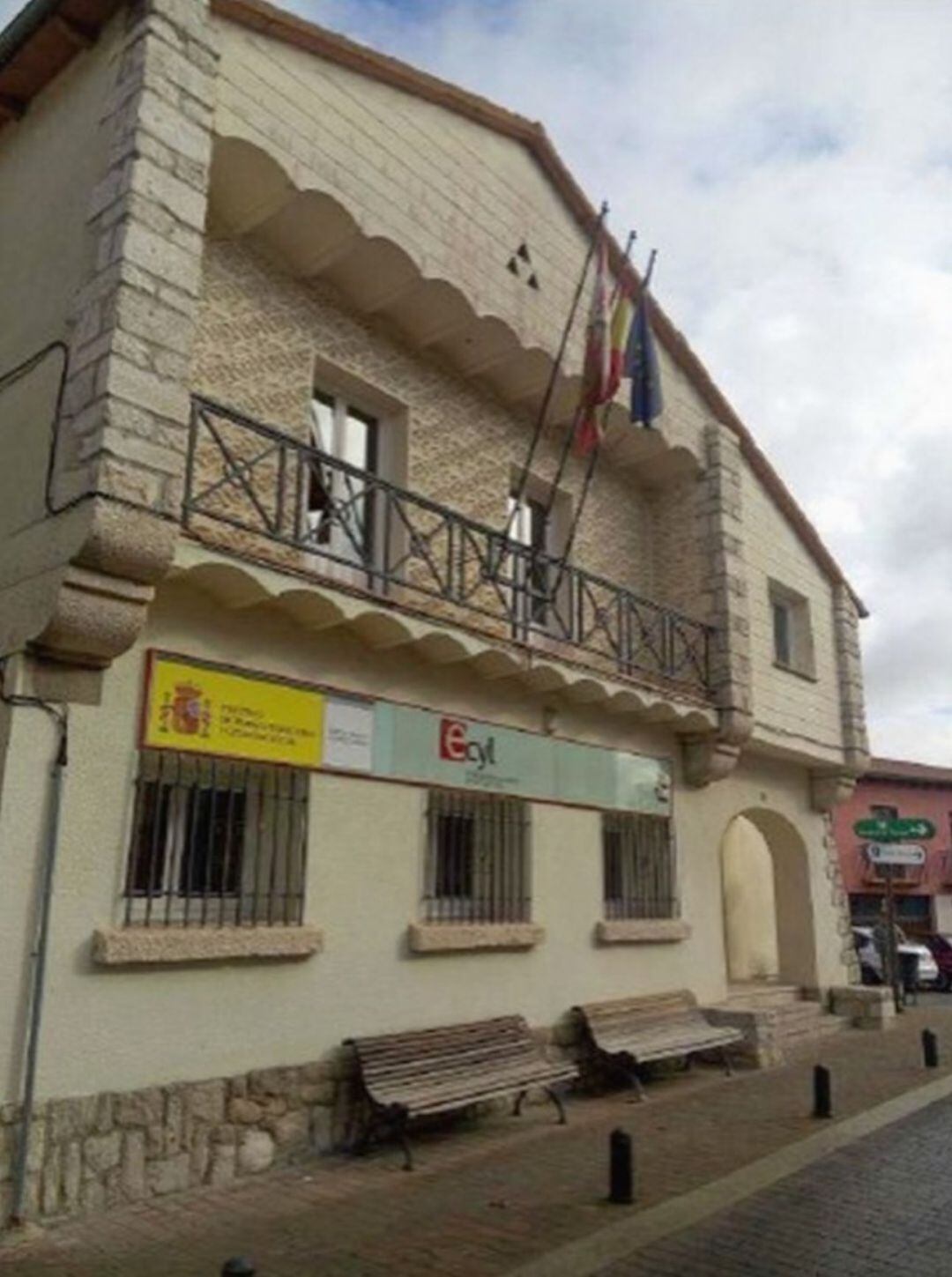 Edificio de la oficina de empleo de Cuéllar ubicado en la antigua casa del médico