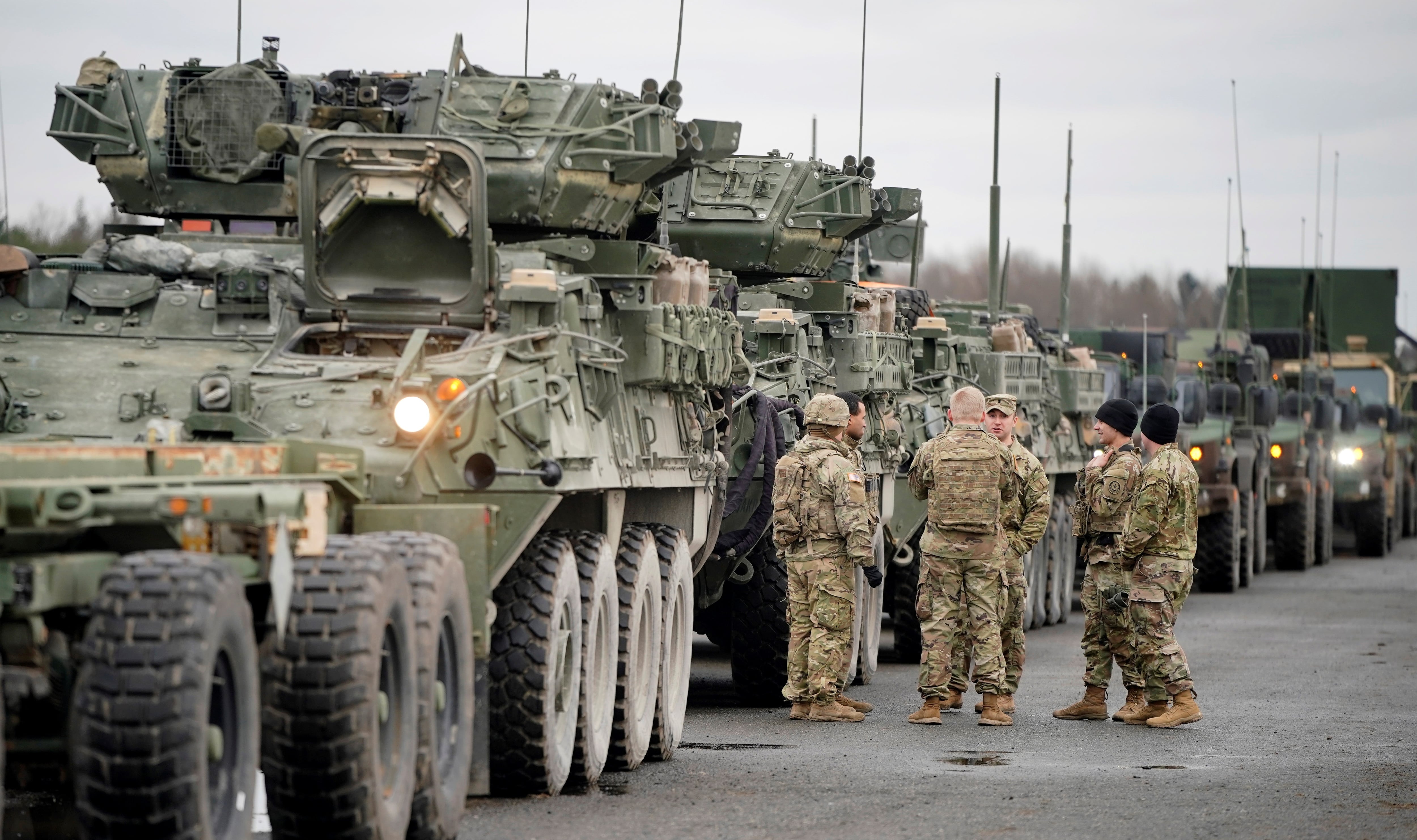 Soldados del 2º Regimiento de Caballería de Estados Unidos en la Base Aérea estadounidense de Vilseck (Alemania).