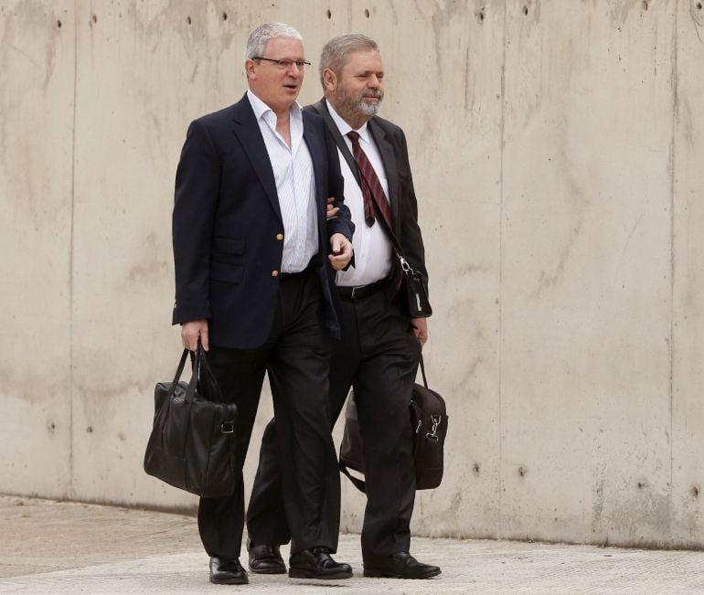 El considerado número dos de la trama Gürtel, Pablo Crespo, llega junto a su abogado, Miguel Durán, a la Audiencia Nacional en San Fernando de Henares