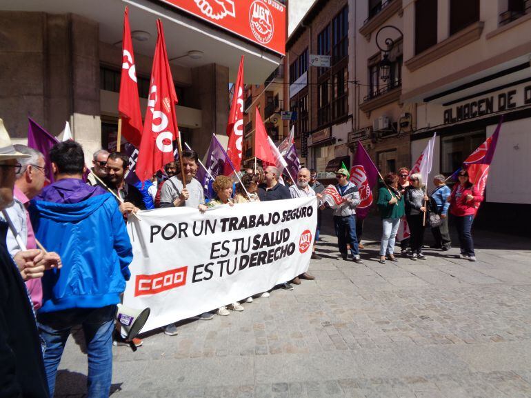 Los sindicatos se manifestaban en la Plaza del Trigo por un trabajo seguro