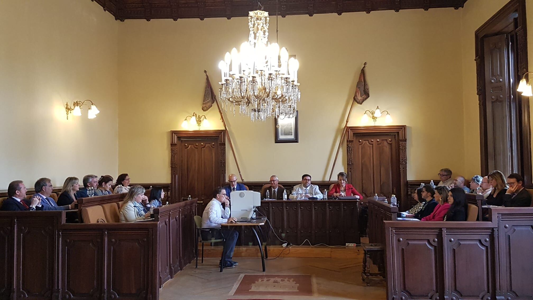 Pleno extraordinario del Ayuntamiento de Ávila para designar a los miembros de las mesas electorales del 28-M