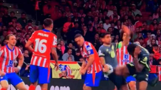 ¿Era penalti de Koke? Iturralde González analiza la polémica del Atlético de Madrid-Lille de Champions League