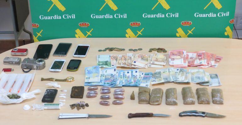 Material intervenido en la operación antidroga de Martos.