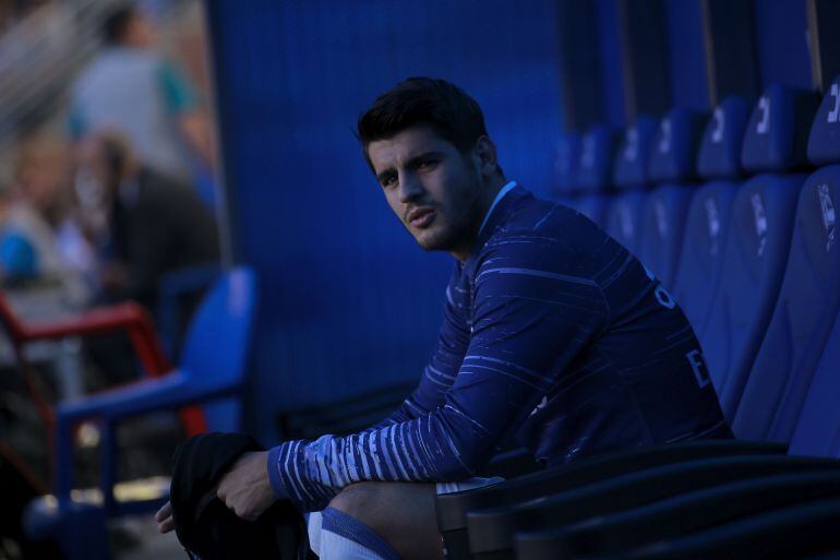 Morata, en el banquillo de Riazor en día que el Madrid visitó al Deportivo