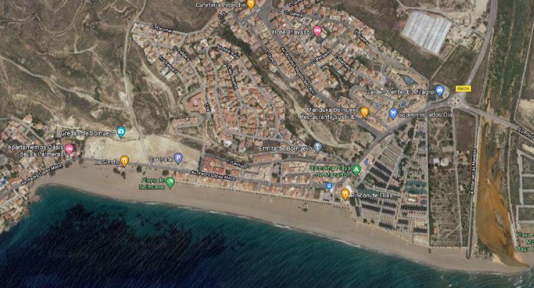 Vista aérea de la playa de Bolnuevo en Puerto de Mazarrón