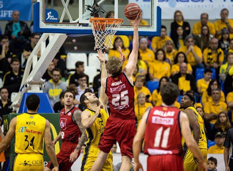 Henk Norel con 22 puntos fue el máximo anotador del CAI y junto a Tomás Bellas sostuvieron al equipo en la pista del Iberostar